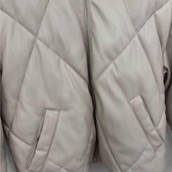 Abercrombie & Fitch Women's Beige Puffer Vegan Leather Diamond Jacket - Picture 5 of 7